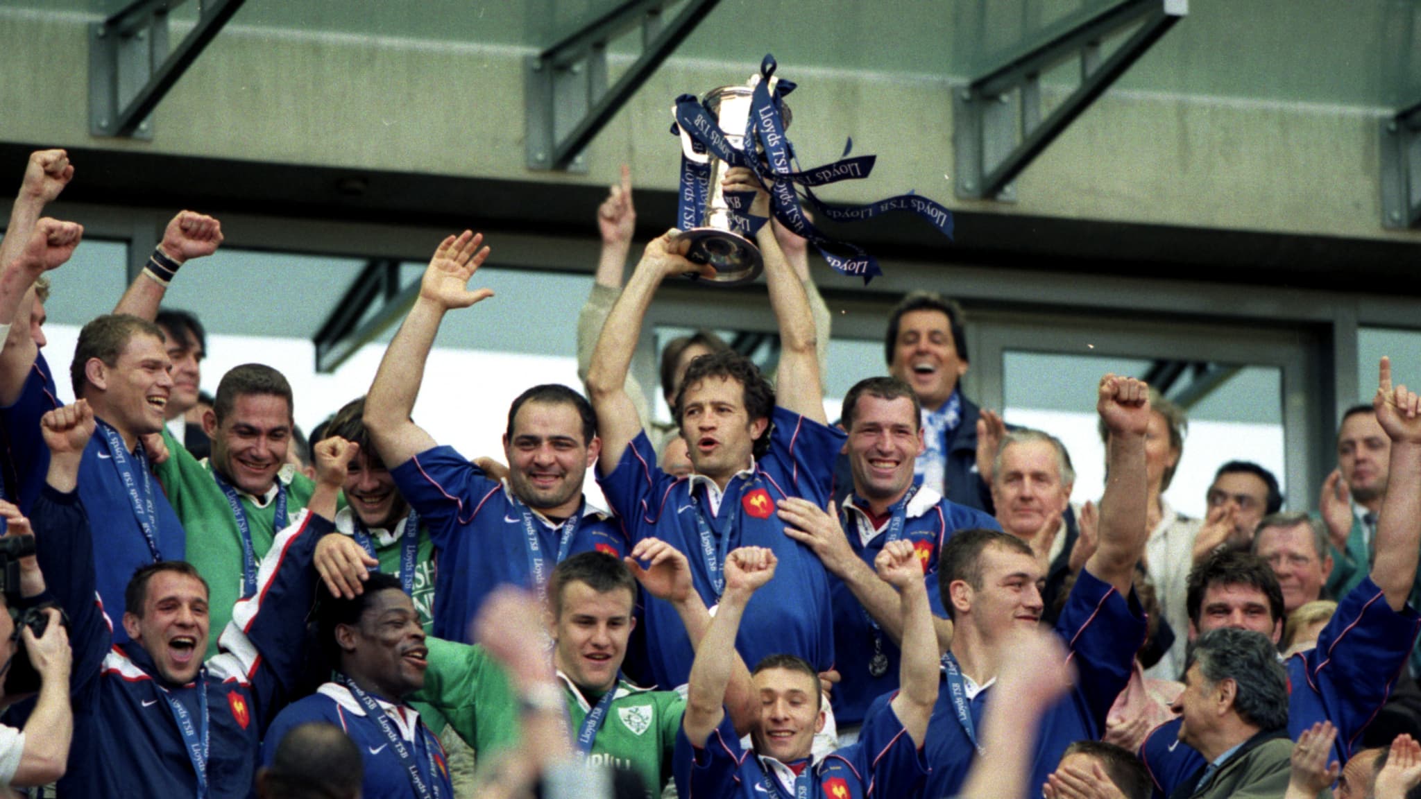 Galtier lève la Coupe en 2002