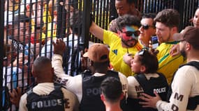 Des supporters colombiens tentant d'entrer au sein du Hard Rock Stadium de Miami pour la finale de la Copa America, le 15 juillet 2024.