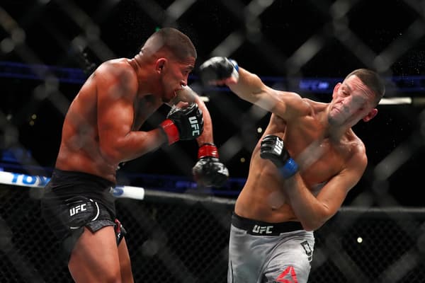 Nate Diaz (à droite) lors de son combat contre Anthony Pettis à l'UFC 241 en août 2019