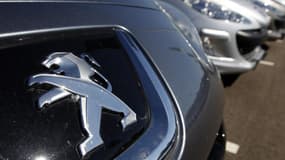 PSA Peugeot Citroën n'a pas l'intention de fermer l'usine d'Aulnay-sous-Bois (Seine-Saint-Denis) par anticipation malgré les tensions qui règnent sur place, a déclaré vendredi le directeur industriel du constructeur automobile, Denis Martin. /Photo d'arch