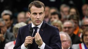 Emmanuel Macron lors du premier grand débat, dans l'Eure.