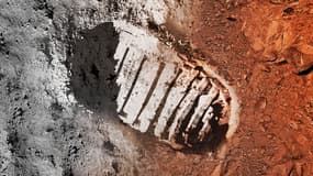 Vue d'artiste d'une empreinte de pas sur la Lune et sur Mars. 