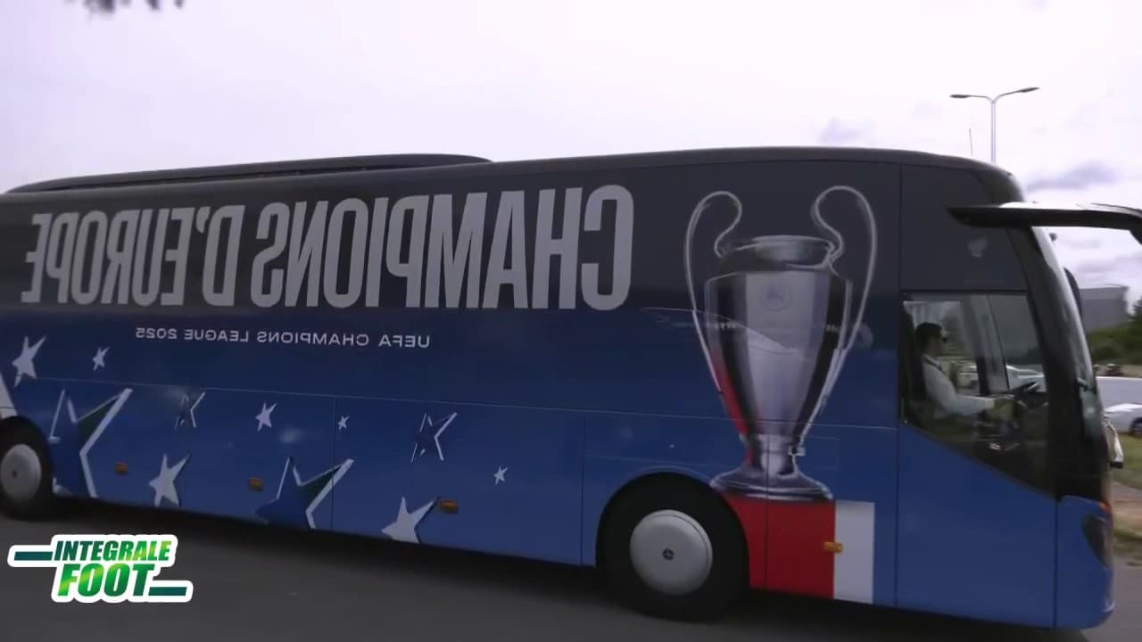 Les cars du PSG quittent l'aéroport de Roissy, le 1er juin 2025. Les cars du PSG quittent l'aéroport de Roissy, le 1er juin 2025.