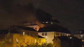 Val-de-Marne : immeuble en feu à Charenton-le-Pont - Témoins BFMTV