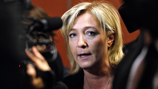 Les propos de Marine Le Pen sur les otages d'Arlit font réagir à droite comme à gauche.