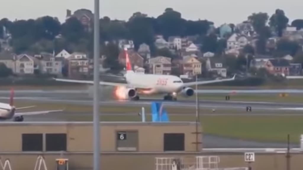 VIDÉO. "L'AVION A DÉRAPÉ": UNE SPECTACULAIRE EXPLOSION DE MOTEUR D'UN AIRBUS A330 AUX ÉTATS-UNIS A SUBITEMENT INTERROMPU SON DÉCOLLAGE