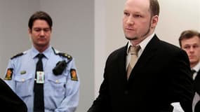 Anders Behring Breivik s'est vanté mardi d'avoir mené l'attaque "la plus spectaculaire en Europe depuis la Seconde Guerre mondiale", au deuxième jour de son procès pour le meurtre de 77 personnes le 22 juillet 2011. /Photo prise le 17 avril 2012/REUTERS/H