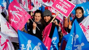 Les opposants au "mariage pour tous" ont de nouveau manifesté samedi dans plusieurs villes, ici à Marseille, avec l'espoir de faire entendre leur voix au cinquième jour de l'examen par l'Assemblée nationale du projet de loi ouvrant le mariage et l'adoptio