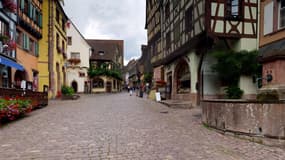 En 2014 le village Riquewihr en Alsace et la ville japonaise de Shirakawa-go (au nord-est de Kyoto) ont signé une pacte de coopération à la suite du "coup de foudre" du maire de la petite commune lors d'un premier voyage en 2014 - Mardi 19 janvier 2016