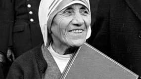 Mère Teresa a consacré sa vie aux pauvres, aux malades et aux mourants pendant plus de 40 ans, notamment à Calcutta, en Inde.