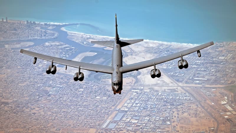 Des bombardiers B-52 Stratofortress en vol à l'est de l'Europe: la démonstration de force de l'Otan