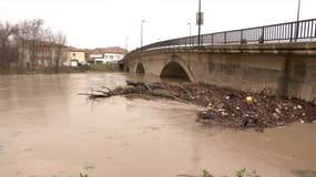À Coursans, les précipitations font monter le niveau de l'Aude, le 19 janvier 2026.