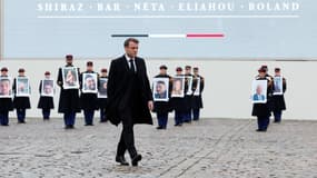 Emmanuel Macron aux Invalides, ce mercredi, pour la cérémonie d'hommage aux victimes françaises du Hamas. 