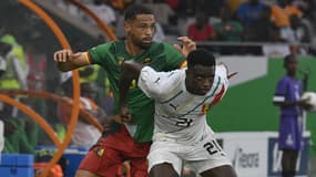 Le Guinéen Sékou Oumar Sylla face au Camerounais Franck Magri à la CAN, le 15 janvier 2024