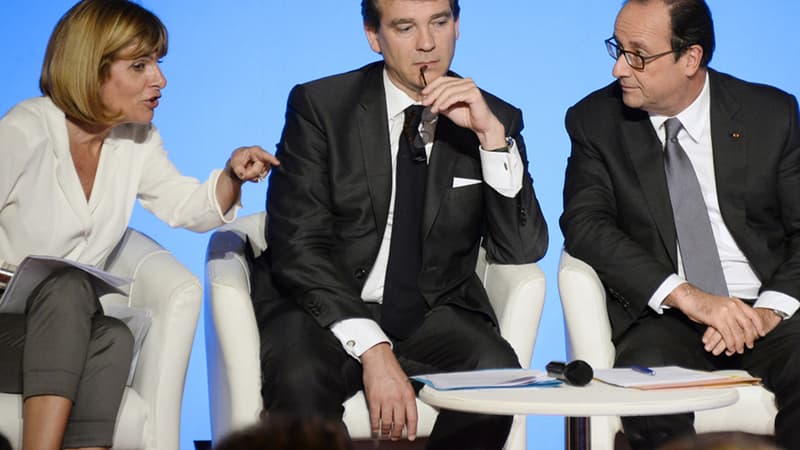 Anne Lauvergeon, présidente de la Commission innovation 2030, aux côtés d'Arnaud Montebourg, alors ministre de l'Economie, et de François Hollande.