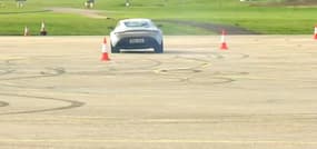 Se glisser dans la peau de James... au volant d'une Aston Martin