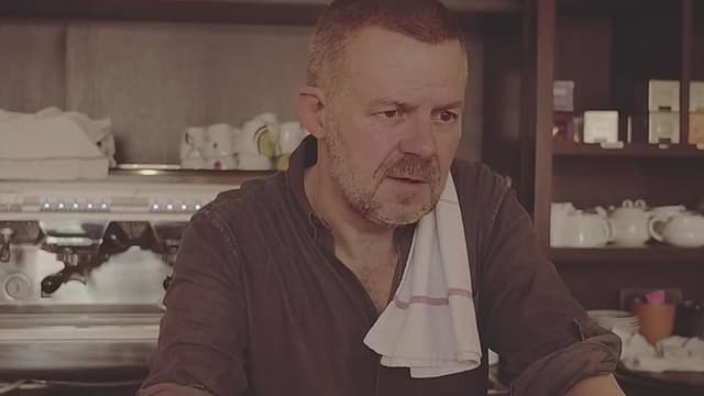 Eric Naulleau dans le clip d'Archimède, "Je t'aime low cost".