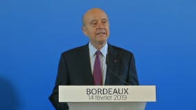 Alain Juppé face à la presse pour son départ de la mairie de Bordeaux