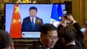 Un écran retransmet un discours du président chinois Xi Jinping, au ministère des Affaires étrangères, à Paris, le 27 mars.