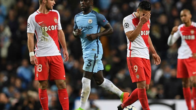 Radamel Falcao au milieu de Nicolas Otamendi et Bacary Sagna