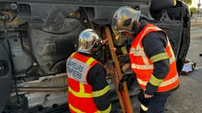 Le conducteur du véhicule a été légèrement blessé samedi 3 février à Nice (Alpes-Maritimes)