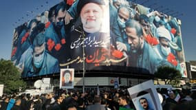 Des milliers d'Iraniens réunis à Téhéran pour rendre hommage à Ebrahim Raïssi, le 22 mai 2024
