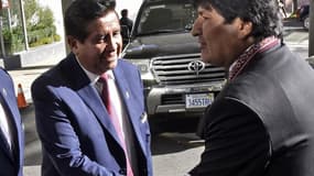 César Salinas, à gauche, avec Evo Morales