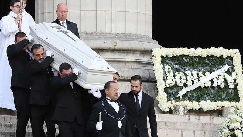 Le cercueil de Johnny Hallyday à la sortie de l'église de la Madeleine, ce samedi