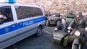 Polémique en Allemagne autour d'un policier et d'un sosie d'Hitler à moto
