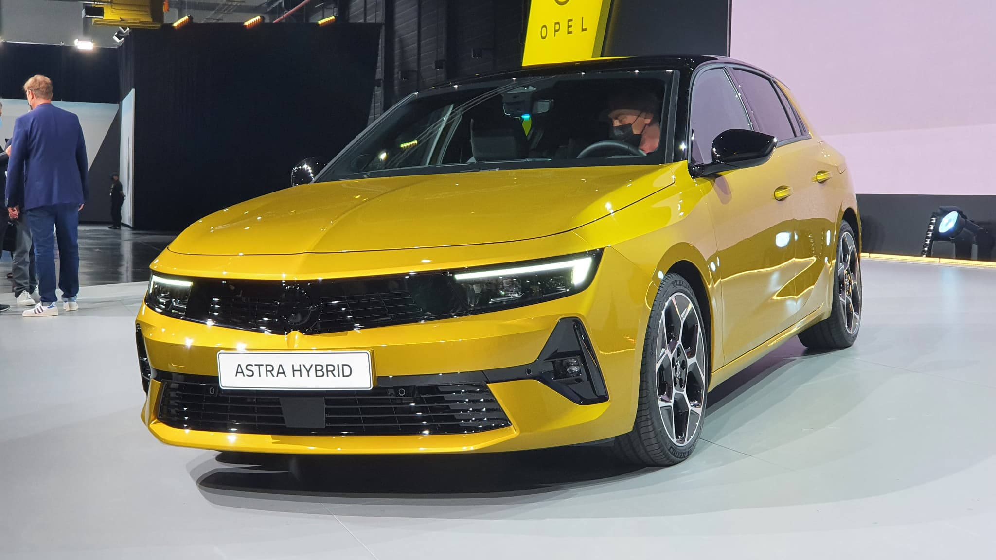 La nouvelle berline compacte d'Opel sera assemblée sur la même plateforme que ses cousines du groupe Stellantis, la Peugeot 308 et la DS4.