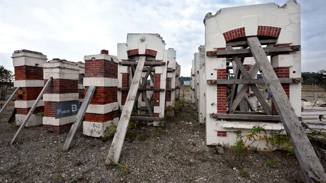 Des ruines de l'usine AZF exposées lors d'une cérémonie de commémorations de l'explosion, en 2010.
