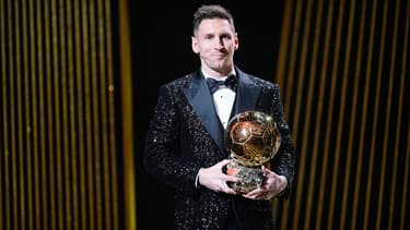 Lionel Messi avec le Ballon d'or 2021