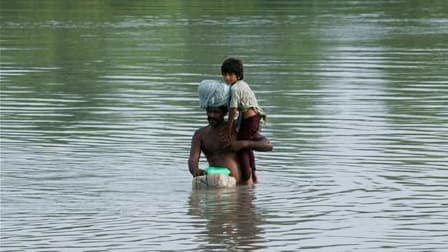 Dans la province pakistanaise du Sindh. Un mois après les pluies torrentielles qui ont ravagé le pays, le niveau des eaux commence à baisser lentement à travers le pays, même si les sinistrés sont toujours vulnérables face aux maladies et à la malnutritio