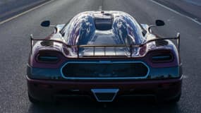 La Koenigsegg Agera RS a atteint les 458 km/h, avant de pondérer la moyenne de son exploit à 447km/h, sur une route d’ordinaire ouverte à la circulation.