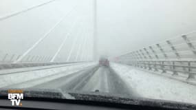 Le viaduc de Millau est recouvert de neige ce lundi