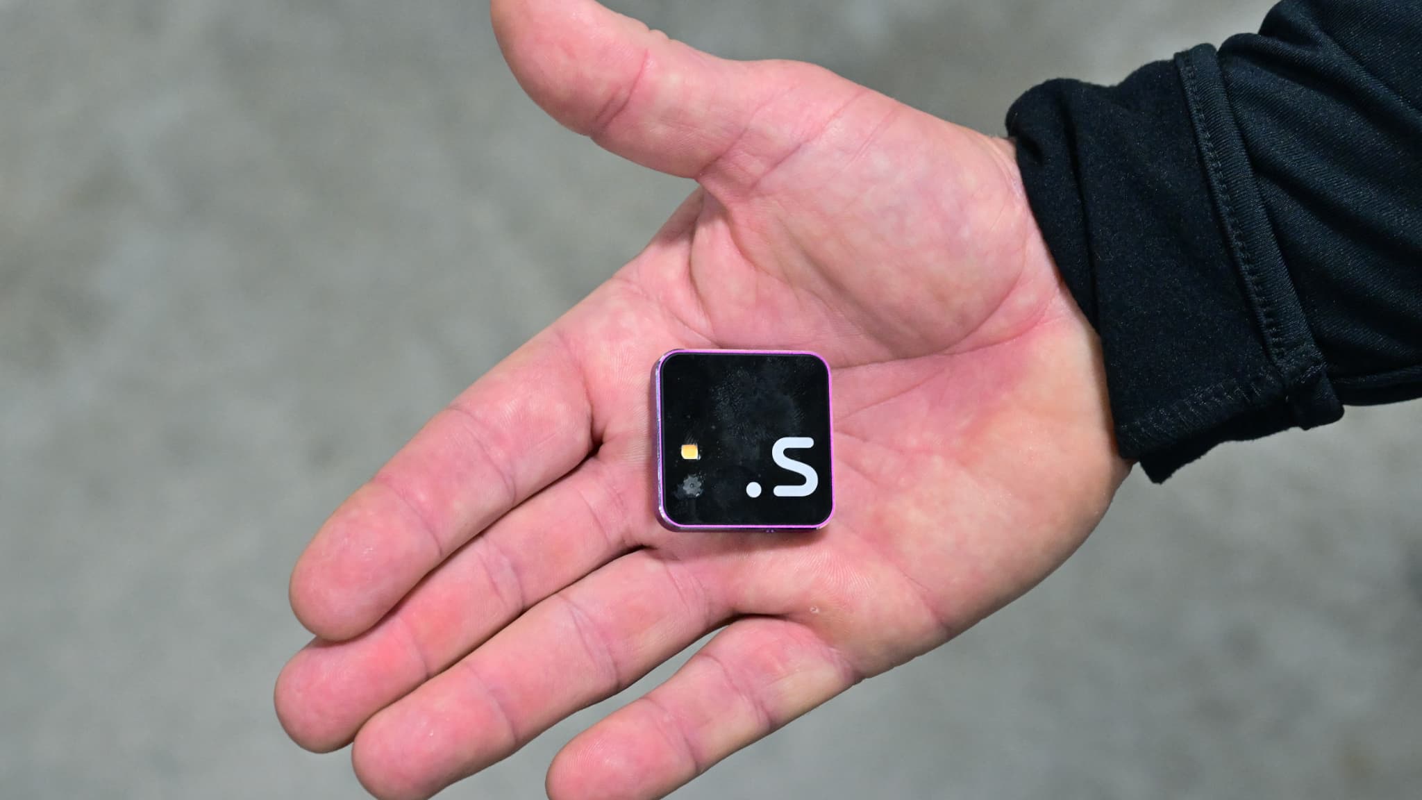 L'appareil à fixer dans son dos de Simstechnology permet d'alerte son porteur si une personne est placée à moins de sept mètres derrière lui. L'appareil à fixer dans son dos de Simstechnology permet d'alerte son porteur si une personne est placée à moins de sept mètres derrière lui.