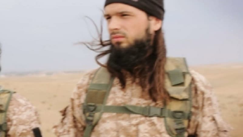 L'un des bourreaux filmés par Daesh dans la dernière vidéo mise en ligne, et qui pourrait être Maxime, un Français parti en Syrie il y a plus d'un an.