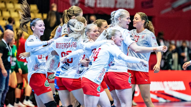 Les joueuses Danoises lors du premier match de l'Euro féminin de handball