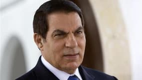 Le gouvernement tunisien transitoire a émis mercredi un mandat d'arrêt international contre le président déchu Zine Ben Ali, son épouse Leïla Trabelsi et d'autres membres de leur famille, accusés de détournements de fonds. /Photo d'archives/REUTERS/Jacky