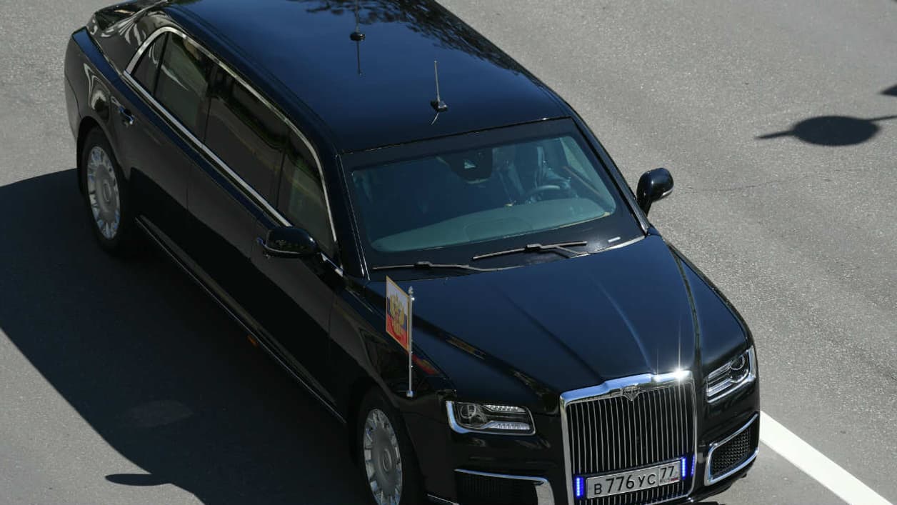 Avec 6,62 mètres de long, cette limousine serait tout simplement la voiture officielle la plus grande au monde. Avec 6,62 mètres de long, cette limousine serait tout simplement la voiture officielle la plus grande au monde.