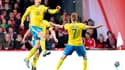 Zlatan Ibrahimovic (en l'air) a mené la Suède à l'Euro
