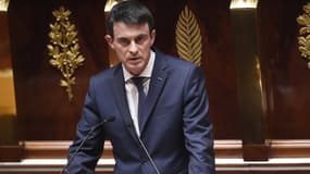 Manuel Valls a défendu lui-même vendredi la révision constitutionnelle devant une Assemblée nationale divisée, notamment sur la déchéance de nationalité, 
