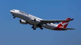 Un avion de la compagnie aérienne australienne Qantas décolle de l'aéroport international de Sydney, en Australie, le 22 février 2024 (photo d'illustration). 