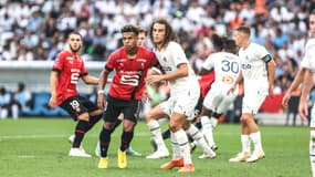 Désiré Doué et Matteo Guendouzi lors d'OM-Rennes, le 18 septembre 2022.