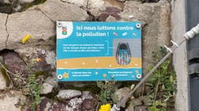 Un dispositif anti-déchets en mer à Mandelieu-la-Napoule en avril 2025
