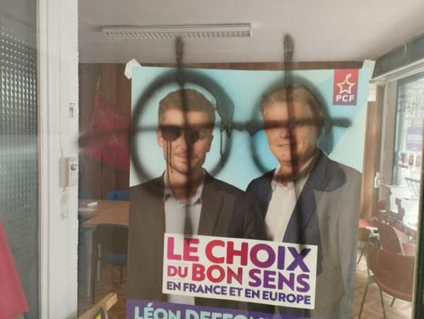 Des cibles sont été dessinées sur la tête de Fabien Roussel et de Léon Deffontaines au local du PCF de Boulogne-sur-Mer (Pas-de-Calais), le 30 mai 2024). 