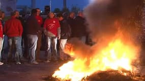 Des salariés de Goodyear ont symboliquement brûlé des pneus sur le site d'Amiens-Nord en protestation contre un nouveau projet de plan social.