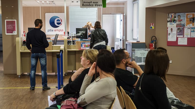 Les fonctionnaires de Pôle Emploi totalisent en moyenne cinq fois plus d'absences de longue durée (au moins 240 jours) que les autres agents de l'organisme sous statut privé. (Photo d'illustration).
