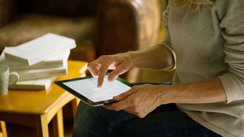 "Je m'inquiète plus pour lui en ligne que pour mon fils de 11 ans": quand les grands-parents sont (aussi) touchés par l'addiction aux écrans