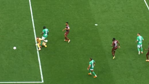 La faute de Sissoko sur Oukidja lors du barrage Metz - Saint-Etienne, 2 juin 2024